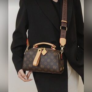 Clover Crossbody Bag - Coffee Brown